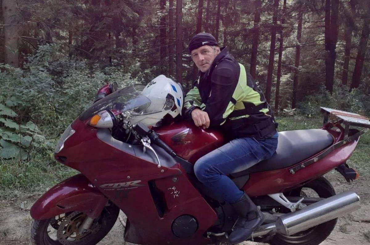 Bărbatul care a provocat moartea unui tânăr aflat pe trotinetă a fost exclus din grupul de motocicliști. Laurențiu Mitici era și instructor de conducere defensivă