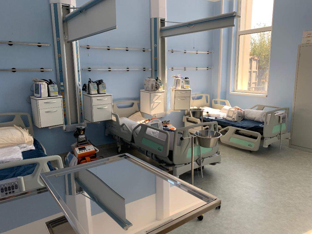 Un bărbat internat la Centrul de Recuperare din Călinești s-a stins din viață în această dimineață. Pacientul fusese bătut cu sânge rece de un asistent medical