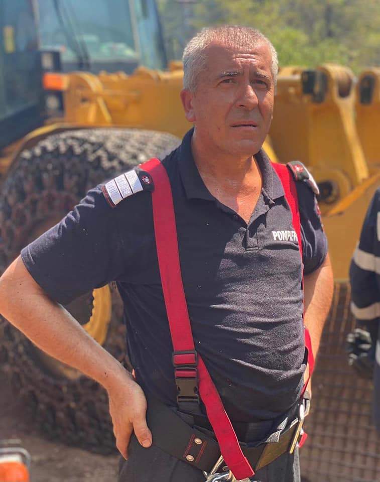 Ei sunt șase dintre pompierii români care s-au oferit voluntari pentru a merge să stingă incendiile din Grecia. Alături de aceștia se mai află alți 102 de eroi / FOTO