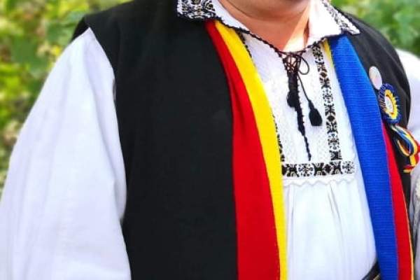 A murit Alexandru Rusu. Cântărețul de muzică populară, condus pe ultimul drum de soție și cele două fiice
