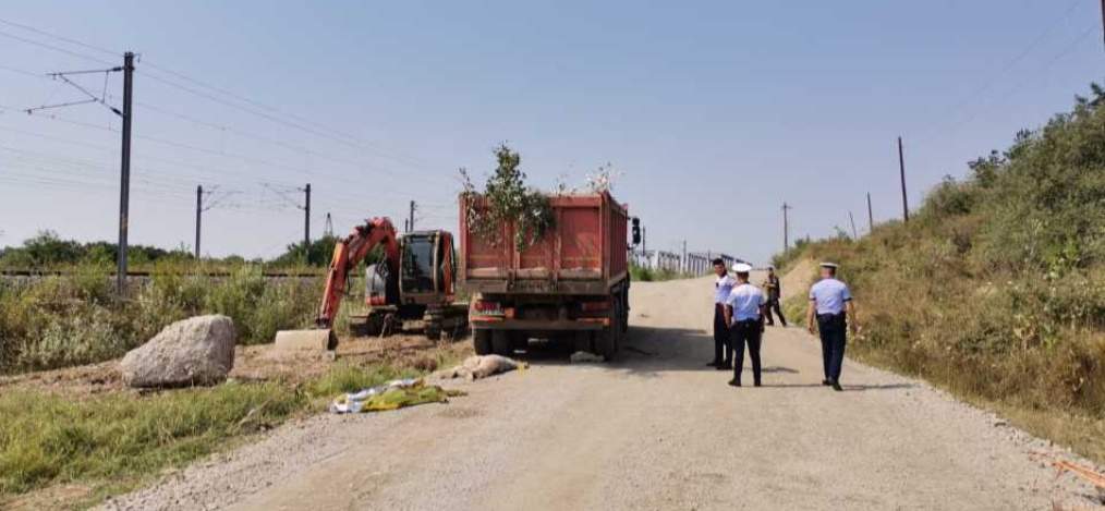 Accident teribil de muncă în comuna Mihalț! Un bărbat a murit, după ce a fost călcat de o basculantă / FOTO