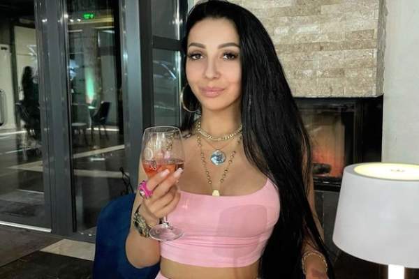 Narcisa Moisa, taxată dur de fostul ei partener de viață, Yoannes, după cea mai recentă apariție a manelistei în mediul online: ”Mai ai puțin și te postezi nud”