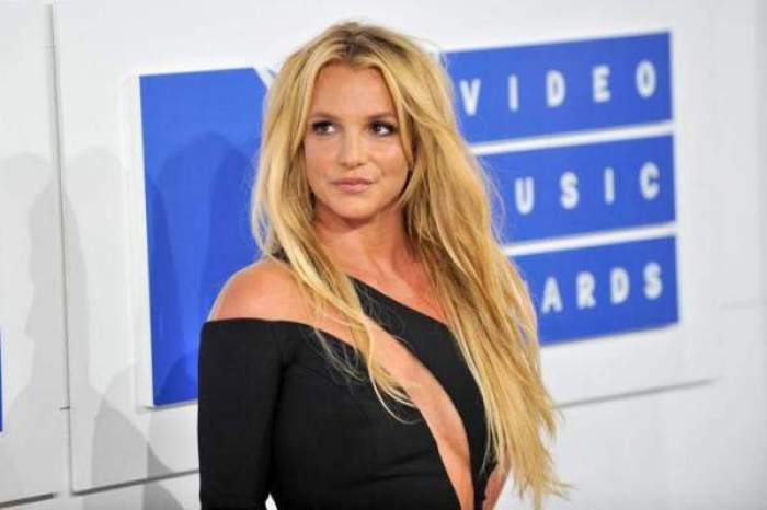 Britney Spears, în ținută neagră