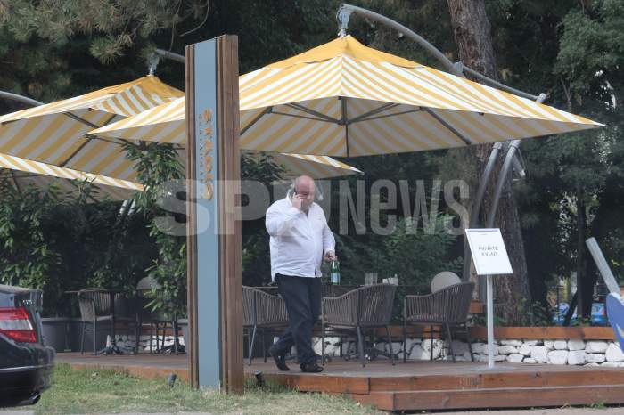 Familia și prietenii actori, prezenți la parastasul lui Ion Caramitru. Primele imagini de la evenimentul care-l comemorează pe artist / PAPARAZZI