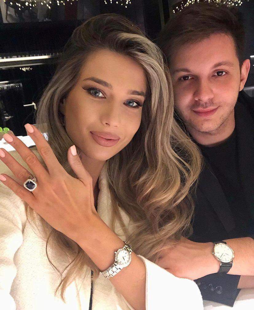 Maria Iordănescu își arată inelul de logodnă