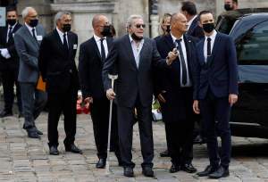 Apariție rară a lui Alain Delon la înmormântarea lui Jean-Paul Belmondo. Celebrul actor, devastat de moartea prietenului său: „Nu va mai dura mult până va veni rândul meu” / VIDEO