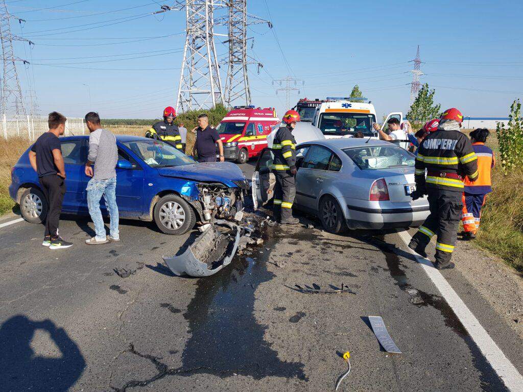 Accident cumplit în Dâmbovița! Cinci persoane sunt grav rănite, după impactul dintre două mașini / FOTO