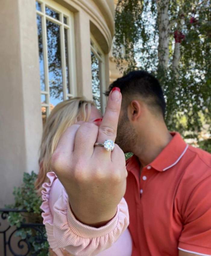 Britney Spears s-a logodit cu actorul Sam Asghari! Primele imagini cu inelul de logodnă a vedetei / FOTO
