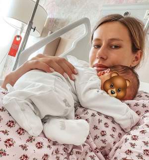 Ce poză a pus Gabriela Prisăcariu cu bebelușul ei. Ipostaza adorabilă cu soția lui Dani Oțil și nou-născutul / FOTO