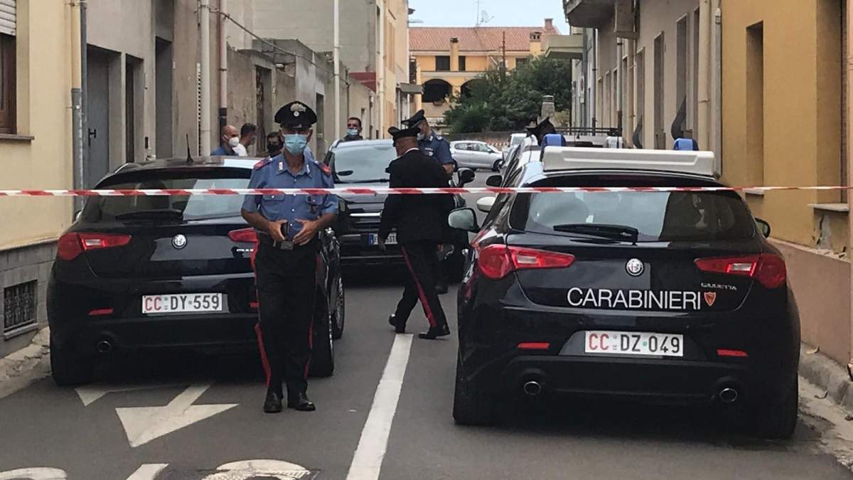 Carabinieri, Italia Un român stabilit în Italia şi-a luat mama la bătaie pentru suma de 20 de euro. Femeia a sunat disperată la poliţie