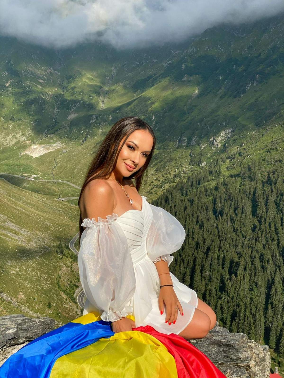 Vlăduța Lupău De ce a dispărut Vlăduța Lupău de pe rețelele de socializare. Interpreta de muzică populară le-a povestit totul fanilor: ”Dacă eu am reușit...”