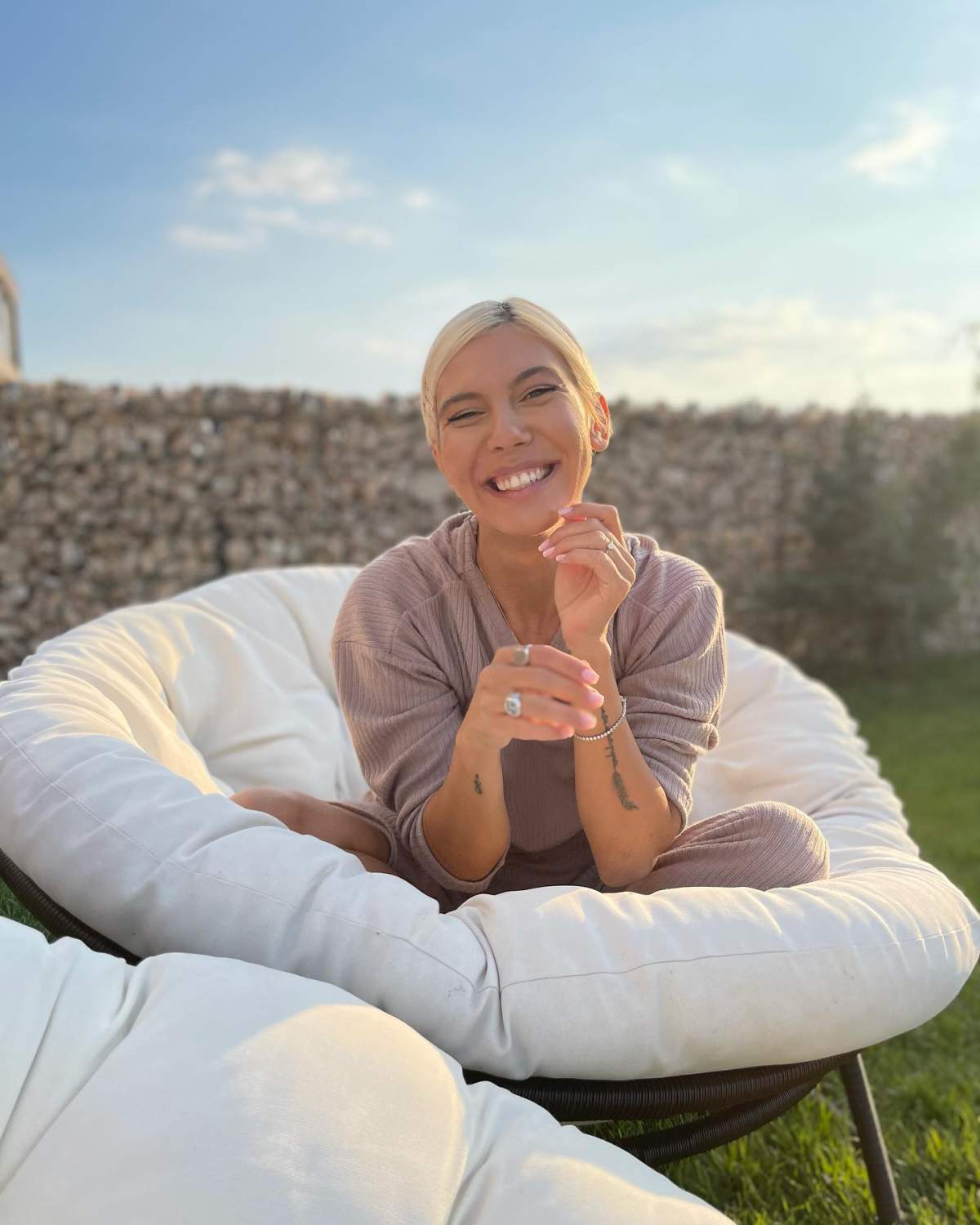 Sore Mihalache Sore le-a dat peste nas gurilor rele pe Instagram. Cântăreața, cea mai sinceră părere despre cei care o invidiază: ”De ce și-ar bate capul?!”