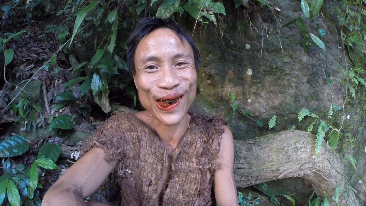 A murit vietnamezul supranumit Tarzan, care a trăit 40 de ani în junglă. Ho Van Lang a făcut cancer după 8 ani de civilizație / FOTO