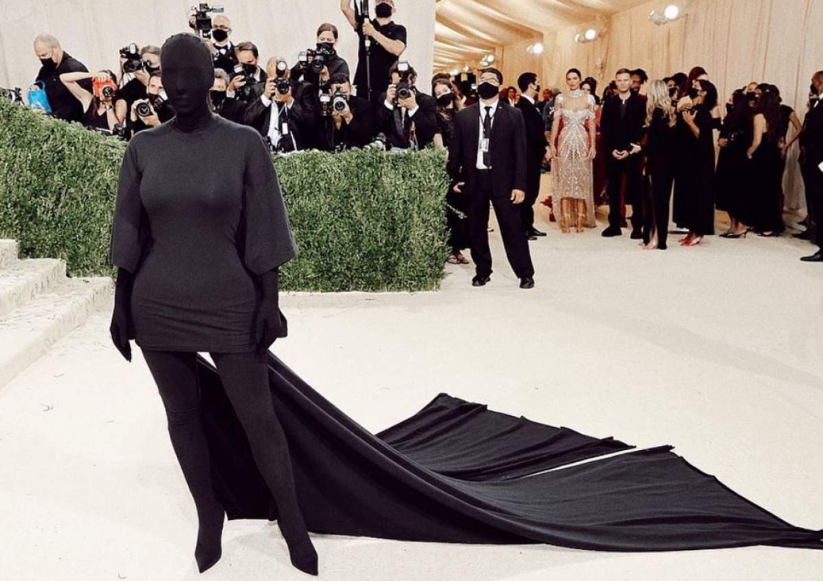 Kim Kardashian, acuzată că ar fi jignit femeile greu încercate din Afganistan. Ce ținută controversată a purtat la Gala Met