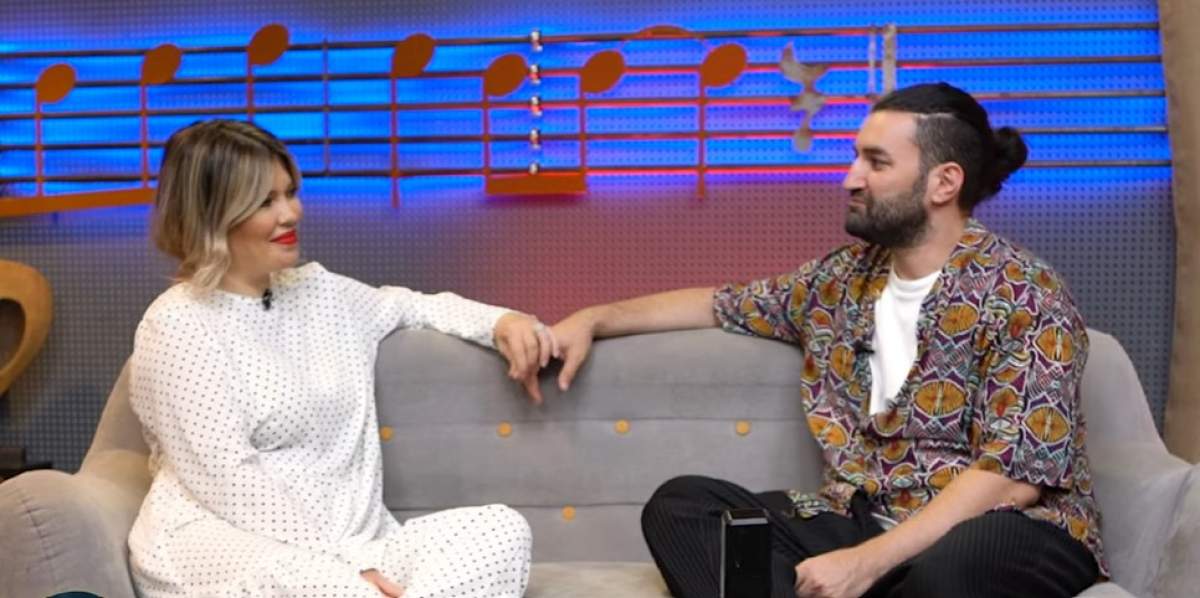 Gina Pistol și Smiley, pe o canapea în timpul interviului