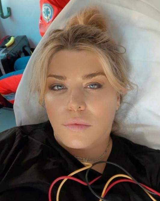 Loredana Groza a fost luată cu ambulanța. Imaginea postată de jurata X Factor chiar din salvare / FOTO