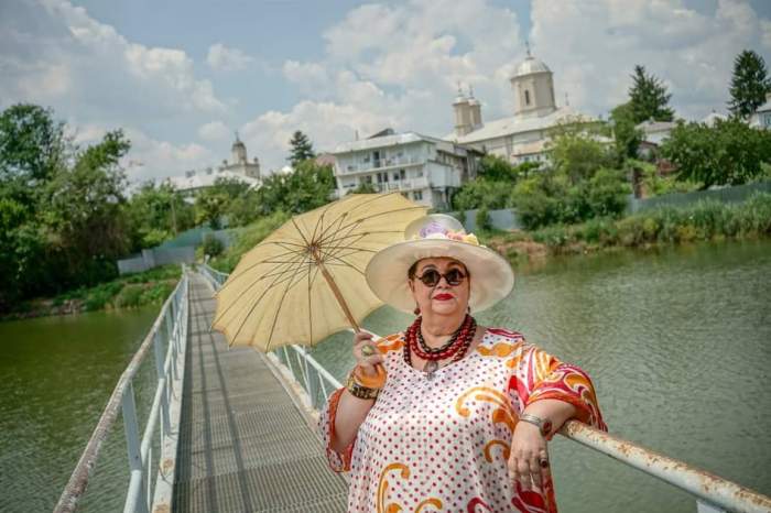 Kera Calița, dezvăluiri despre cele mai grele momente din viața ei. Cine i-a fost alături jupânesei cu cele mai multe pălării din țară / VIDEO