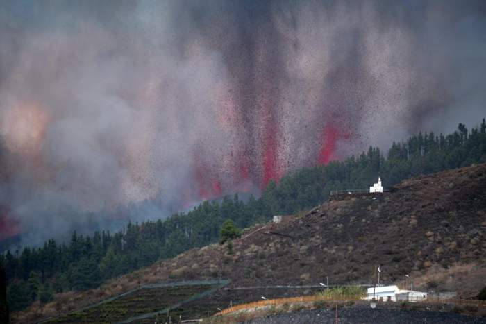 vulcan cumbre vieja erupt