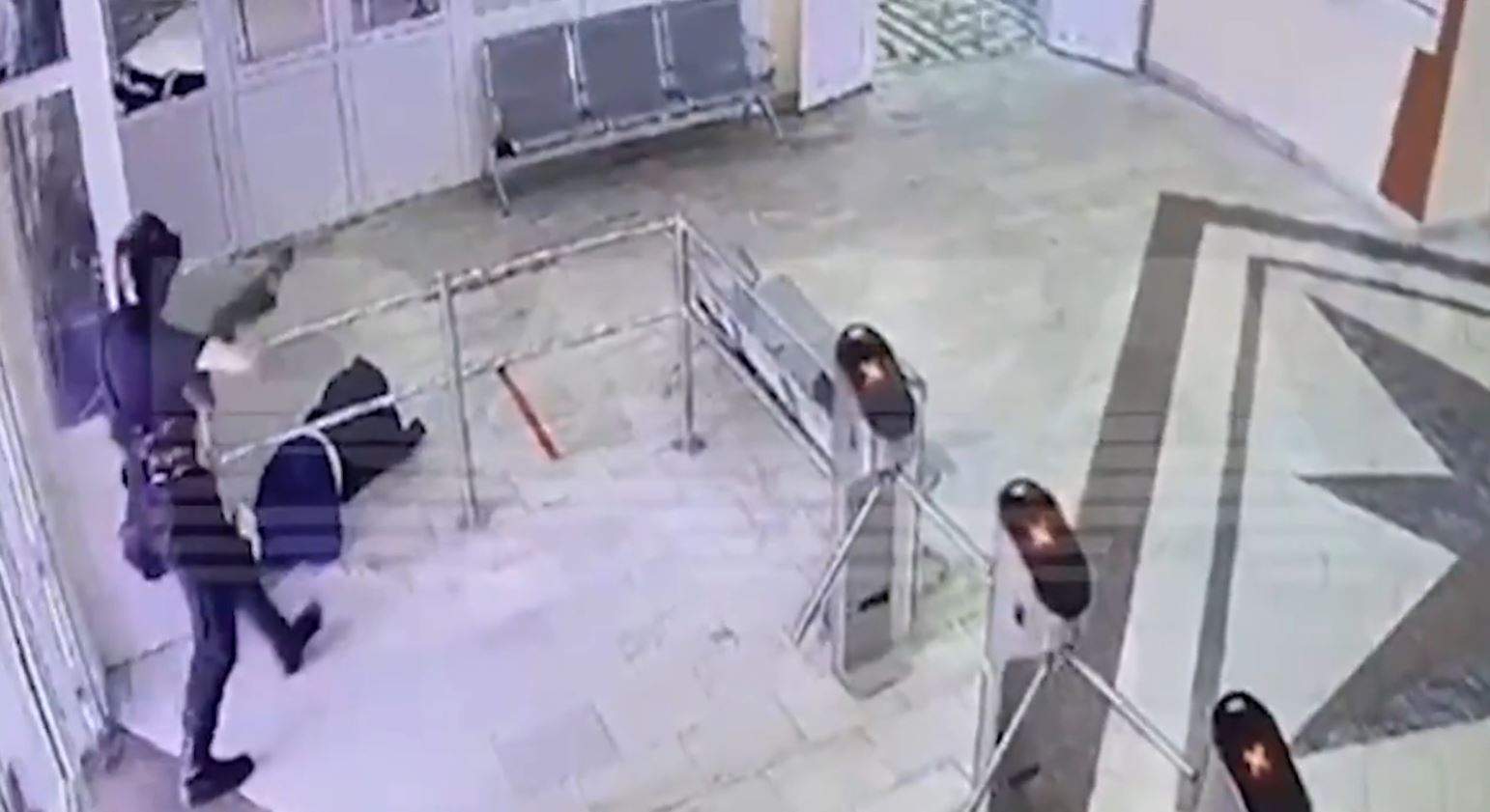 Видео где террористы расстреливают людей в крокусе. Стрелок в Перми в университете. Стрельба в Перми 2021 стрелок.
