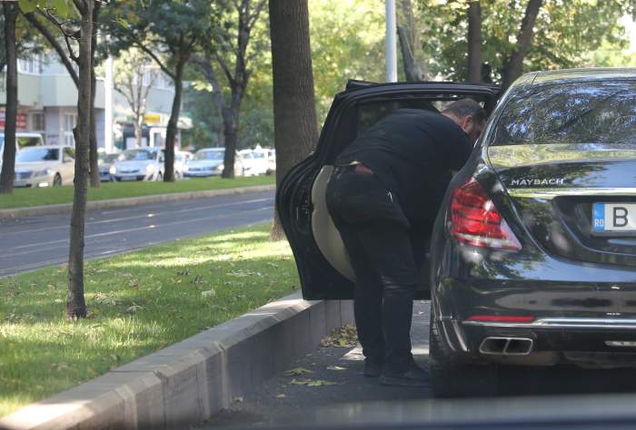 Vasile Geambazi nu ține cont de mediu, dar de temperaturi, da. Cum a crezut nepotul lui Gigi Becali că strada îi este scrumieră personală / PAPARAZZI