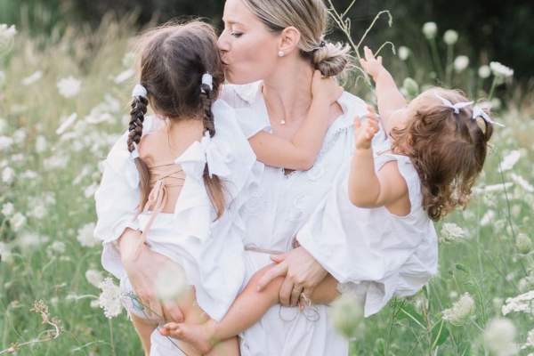 Laura Cosoi, despre posibilitatea măririi familiei. Actrița și soțul său nu spun nu celui de-al treilea copil: „Parcă mai intră un pui mic”