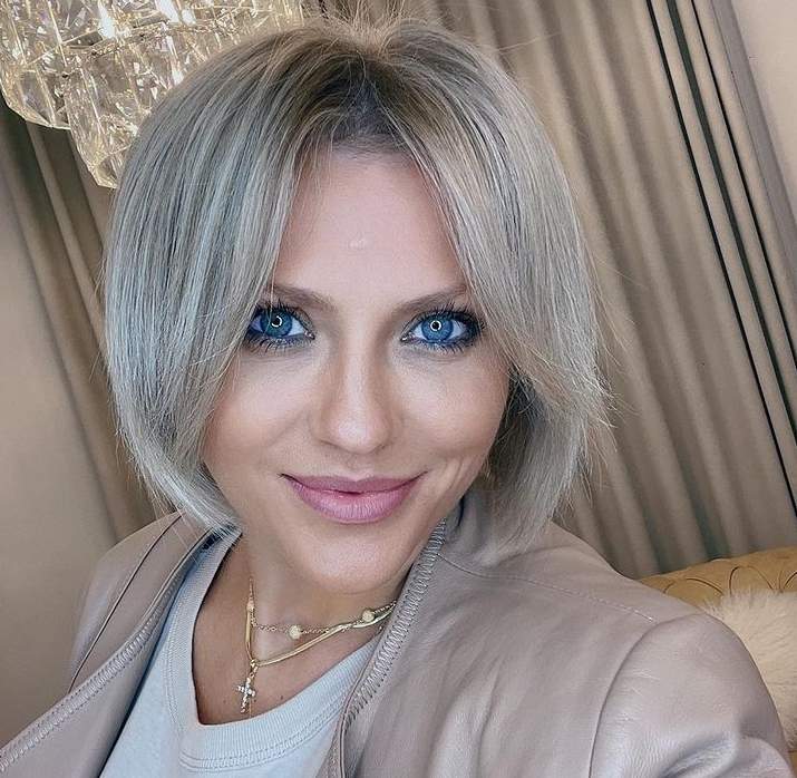 mirela vaida selfie