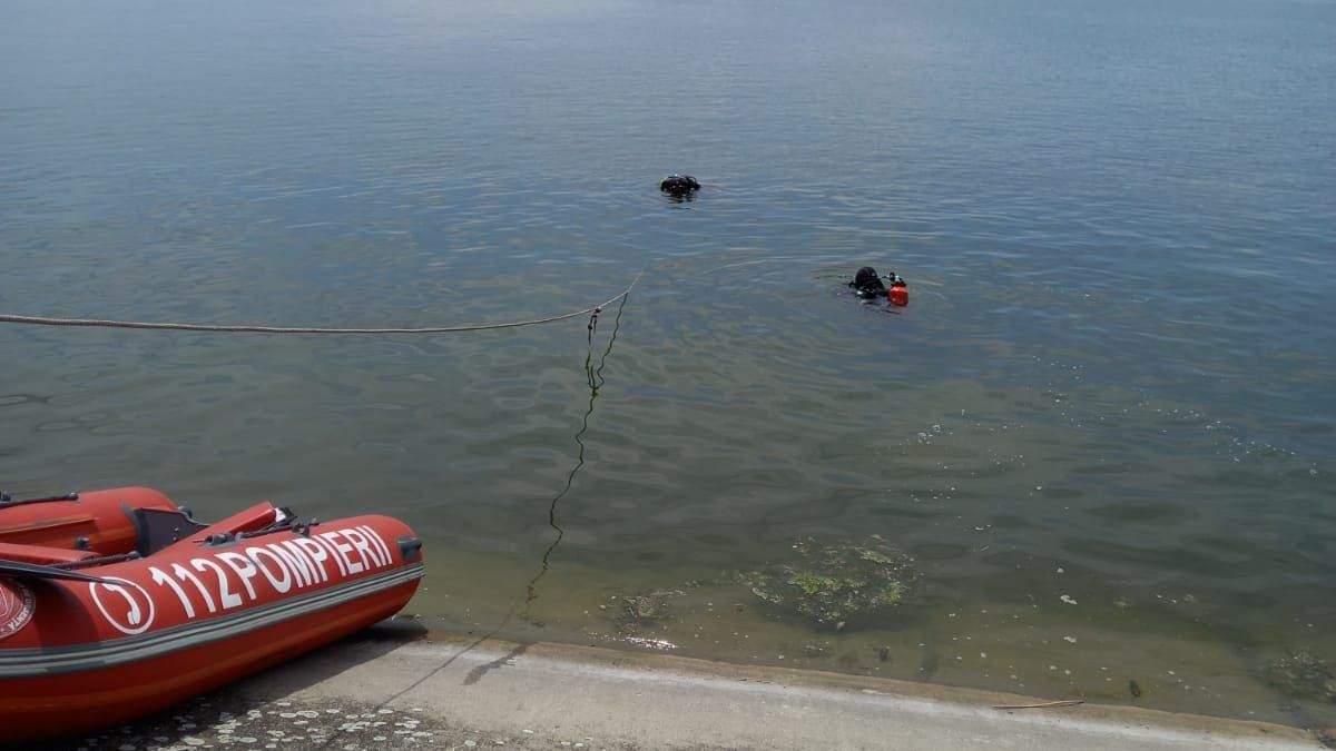 Un bărbat a murit după ce a căzut cu mașina în Dunăre. Șoferul a fost găsit de scafandri / VIDEO