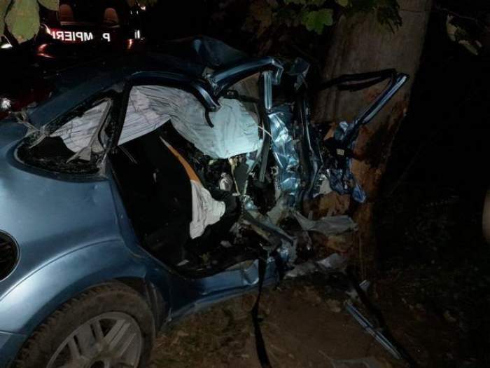 Un copil din Suceava a murit după ce autoturismul condus de un șofer de 18 ani a intrat în copac / FOTO