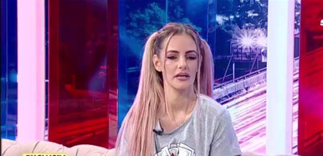 Lolrelai și-a pierdut ambii părinți