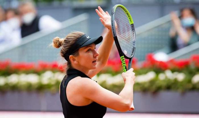 simona halep pe teren