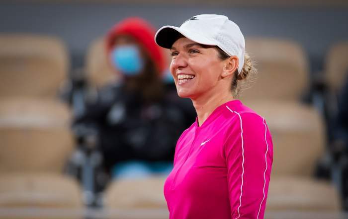 simona halep in tinuta roz