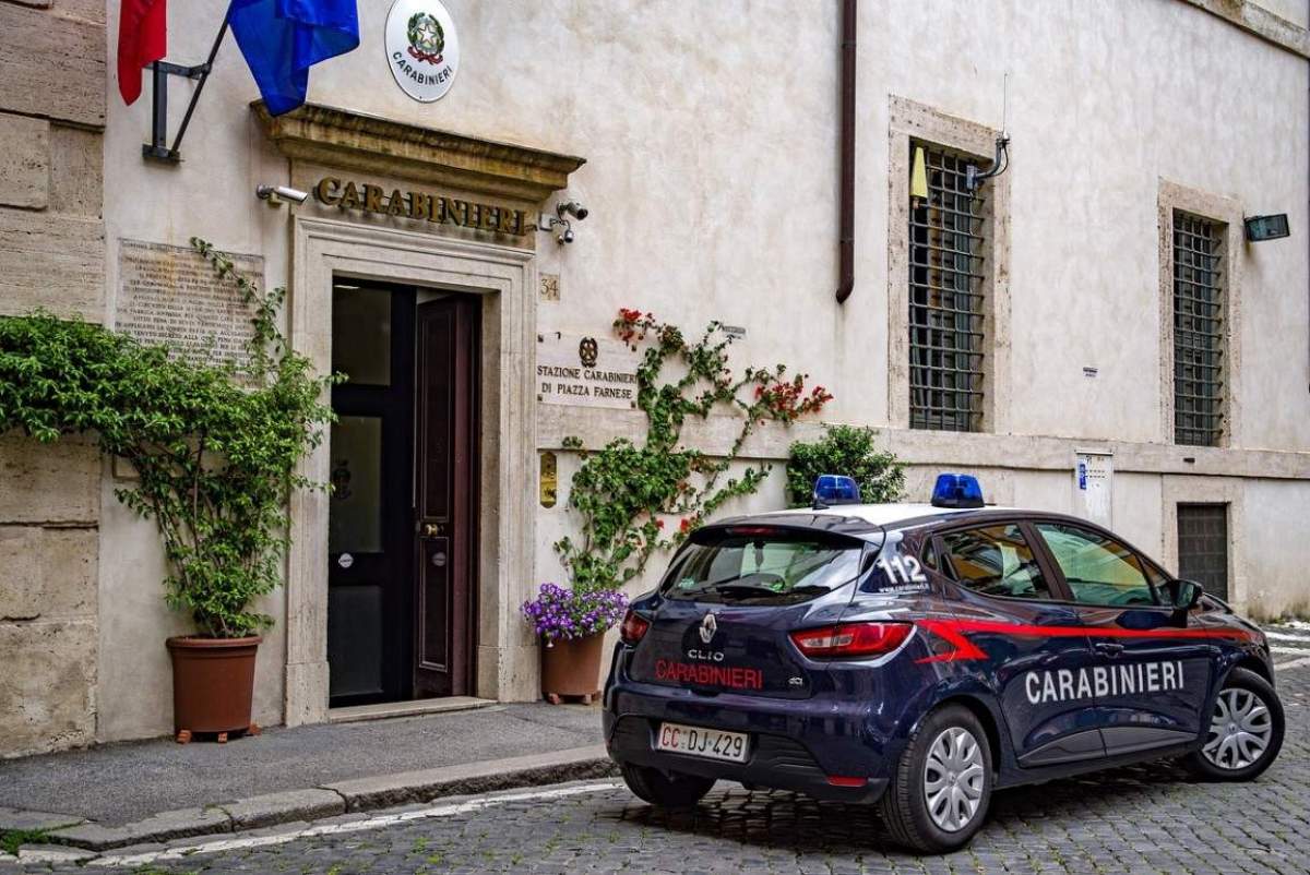 Mașină de carabinieri în Italia