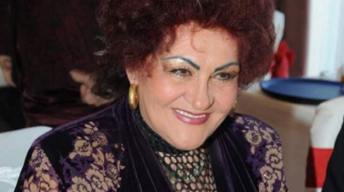 Elena Merișoreanu fotografiată de la umeri în sus, îmbrăcată în negru