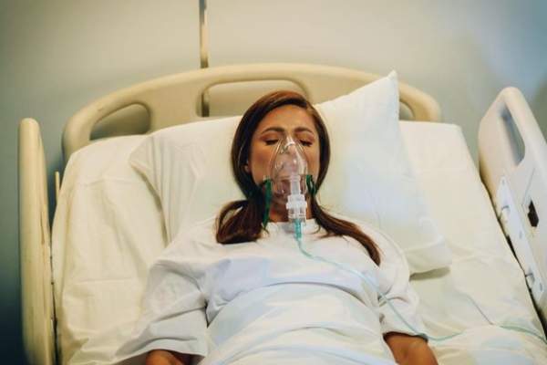 Raluka, pe patul de spital, la Terapie Intensivă. Cântăreața și-a îngrijorat fanii: ”Doamne ferește” / FOTO