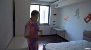 Cum arată noul apartament în care s-a mutat Selly. Influencerul plătește chirie 2.000 de euro pe lună: "E foarte serios din punct de vedere al securității" / FOTO