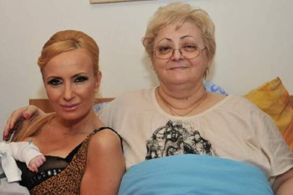 Daniela Gyorfi, distrusă de durere la opt ani de la moartea mamei! Ce fotografie emoționantă a publicat cântăreața