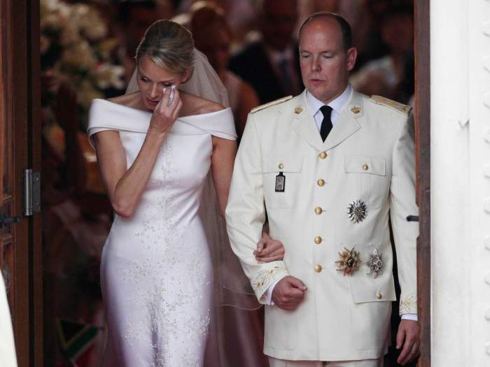Prințul Albert de Monaco, surprins alături de fosta amantă cu care are un copil. Soția lui, Charlene, încă se află în Africa