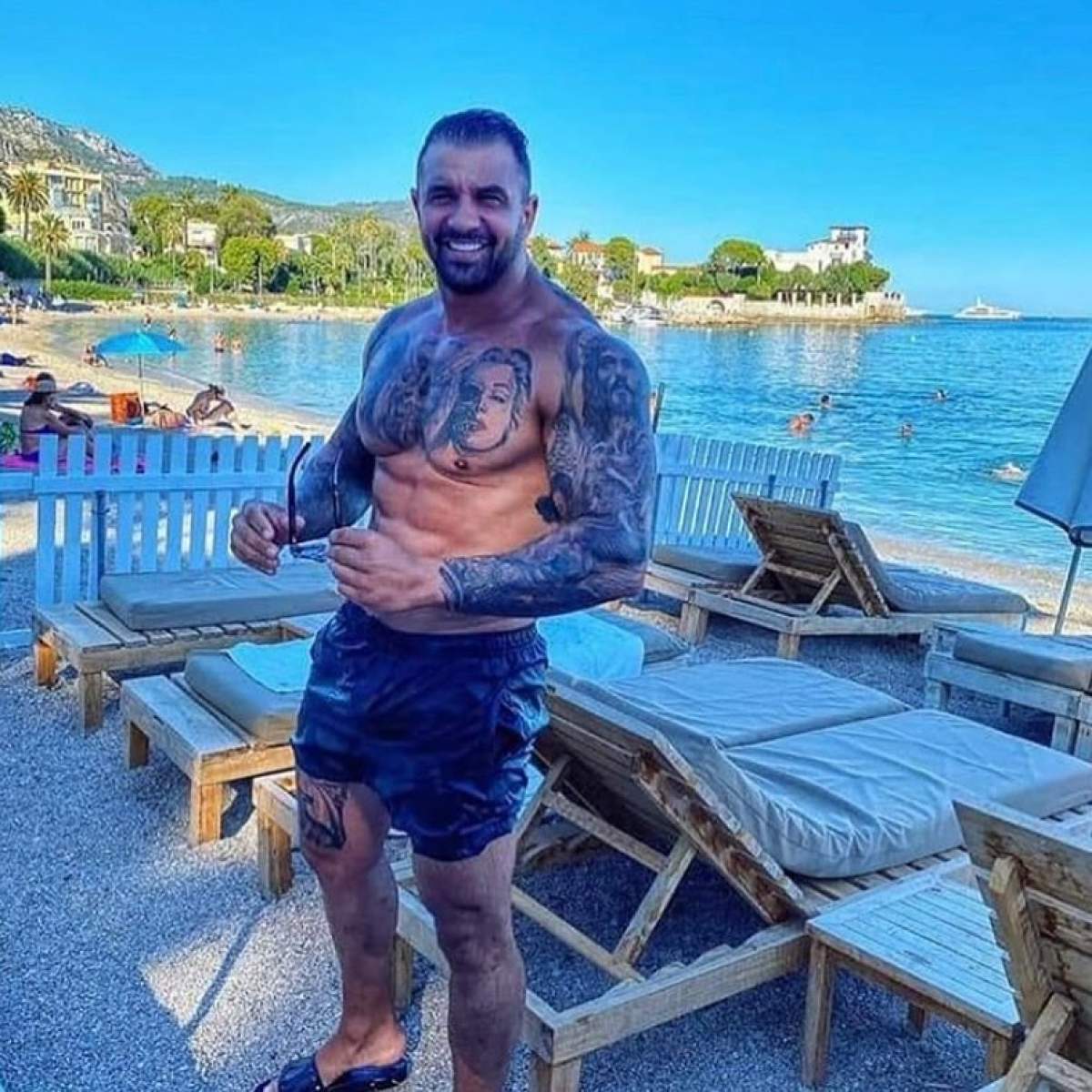 Alex Bodi Alex Bodi se poate declara cel mai norocos iubit! Mesajul pe care l-a postat i-a pus pe gânduri pe fani: ”Un om mai bun, mai puternic... ”