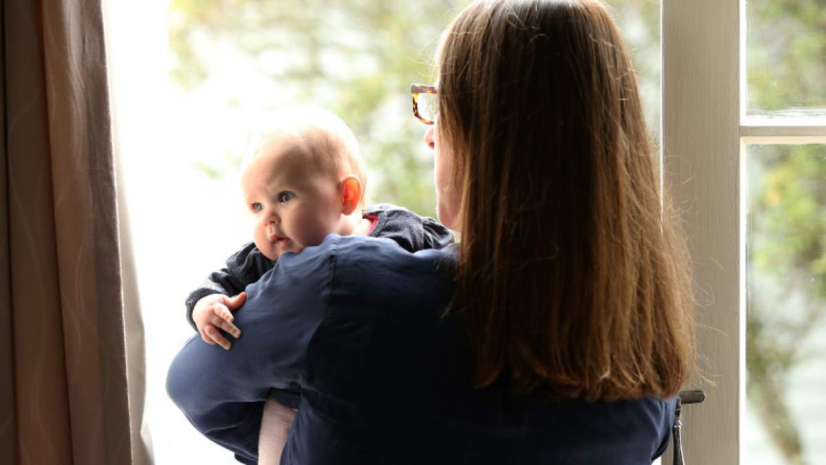 A fost nevoită să își dea fiica adoptată înapoi părinților biologici O mamă adoptivă din SUA a trecut prin clipe de coșmar, când a trebuit să îşi dea fiica înapoi părinţilor biologici. "Să îi spun adio m-a distrus mai mult decât..."