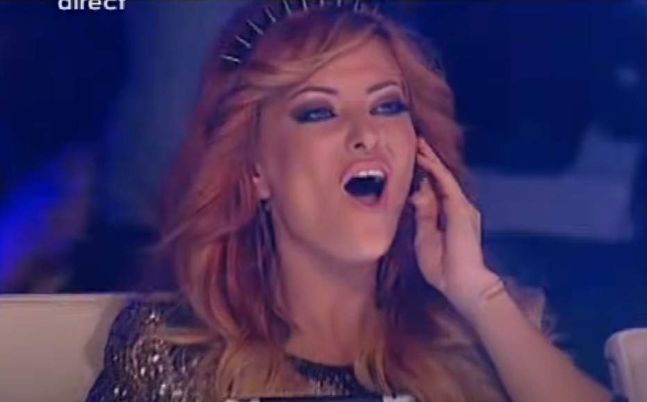 Cum arăta Delia Matache în 2012, la prima apariție în juriul X Factor. Emisiunea era la al doilea sezon