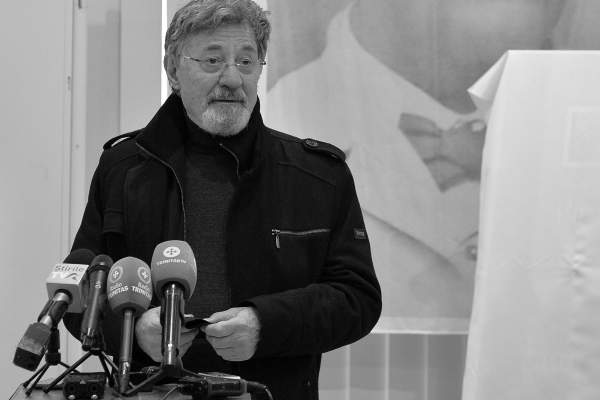 Trupul neînsuflețit al lui Ion Caramitru nu va mai fi depus la Teatrul Național din București. De ce a luat familia actorului această decizie