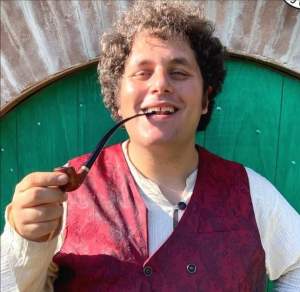 Un patiser din Italia trăiește de trei ani asemenea unui hobbit din ,,Lord of the Rings”. Bărbatul și-a construit singur propria vizuină