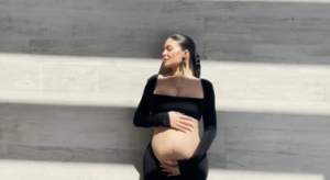 Kylie Jenner a confirmat că este însărcinată pentru a doua oară. Vedeta a publicat primele imagini cu burtica de gravidă / FOTO