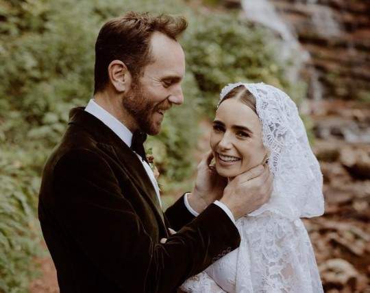 Lily Collins și soțul ei în ziua nunții