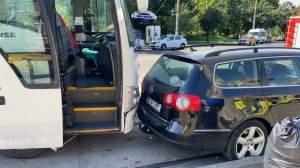 Două microbuze s-au ciocnit în fața Gării Obor din București. În urma impactului, zece persoane au ajuns la spital