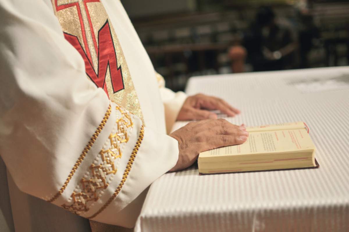 Un tânăr din Galați a pretins că este preot mai bine de un an de zile. A strâns peste 11.000 de lei din donații