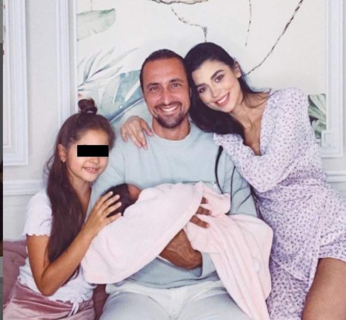 Cristina, soția celebrului actor Denis Ștefan, imagine emoționantă cu familia, în formulă completă: ”Nu pot descrie în cuvinte” / FOTO