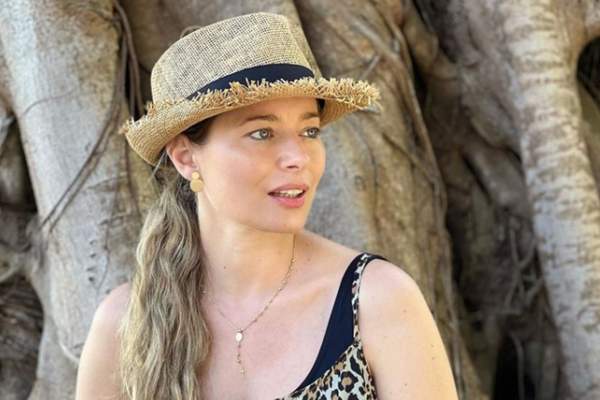 Cum arată Laura Cosoi în costum de baie, însărcinată în 4 luni! Burtica de gravidă e deja vizibilă / FOTO