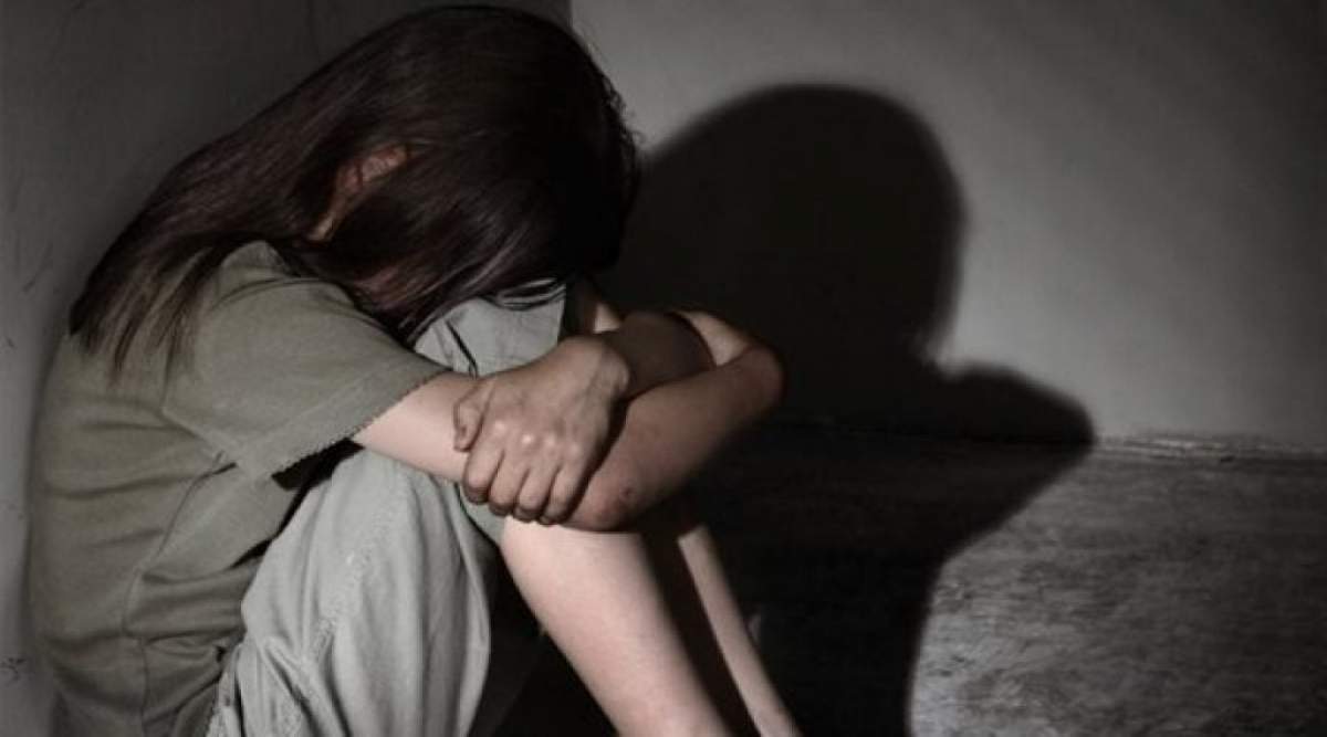 O fetiță româncă în vârstă de 14 ani a fost obligată de părinți să cerșească și să se prostitueze, în Spania. Cu ce pedeapsă s-ar putea alege cei doi