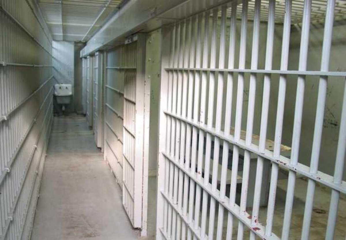 Penitenciar Tentativă de omor la Penitenciarul Gherla! Un deținul a încercat să omoare un gardian cu un ciob de oglindă și un cuțit improvizat